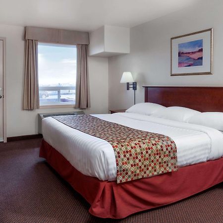 Hotel Super 8 By Wyndham Caraquet Extérieur photo