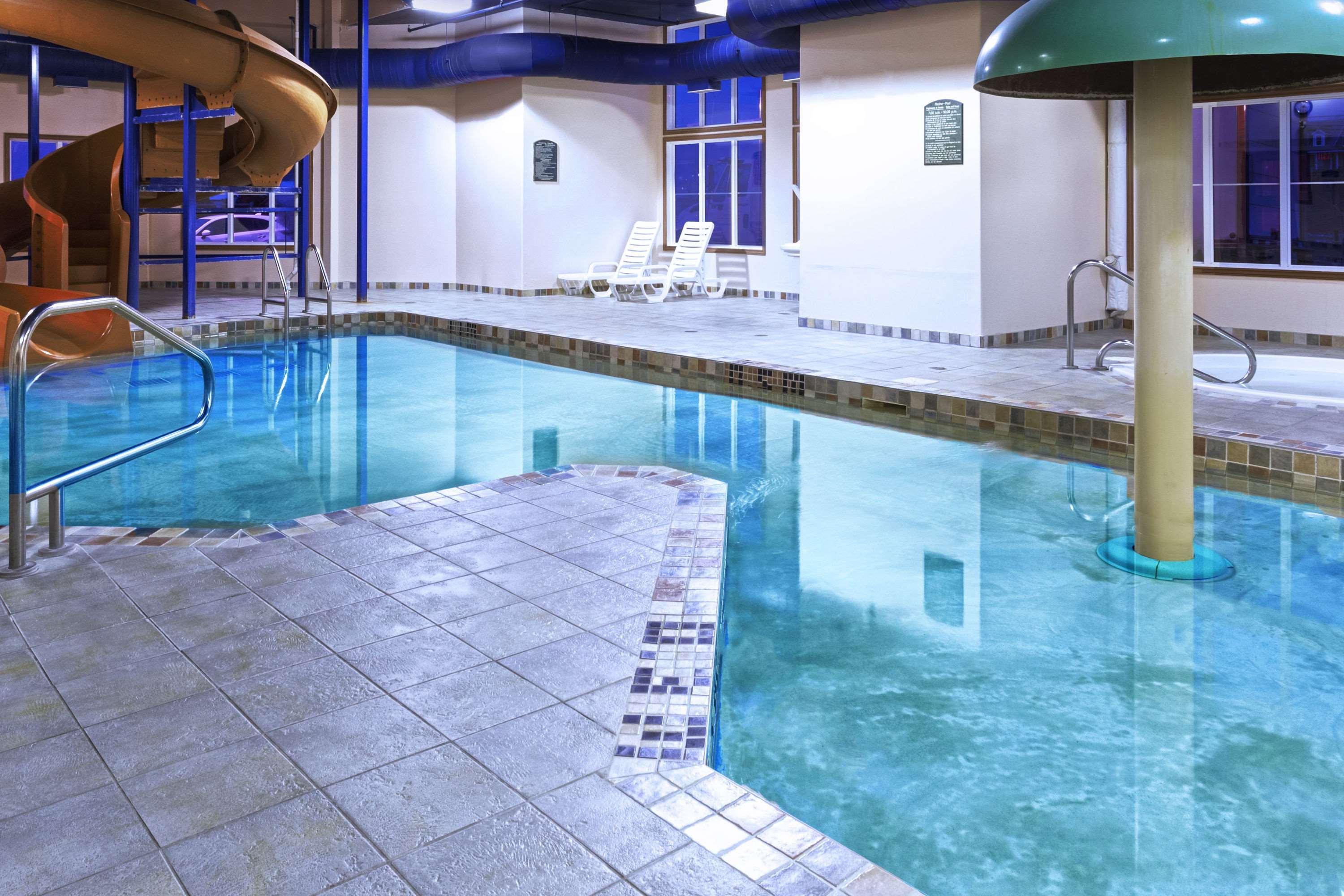 Hotel Super 8 By Wyndham Caraquet Extérieur photo