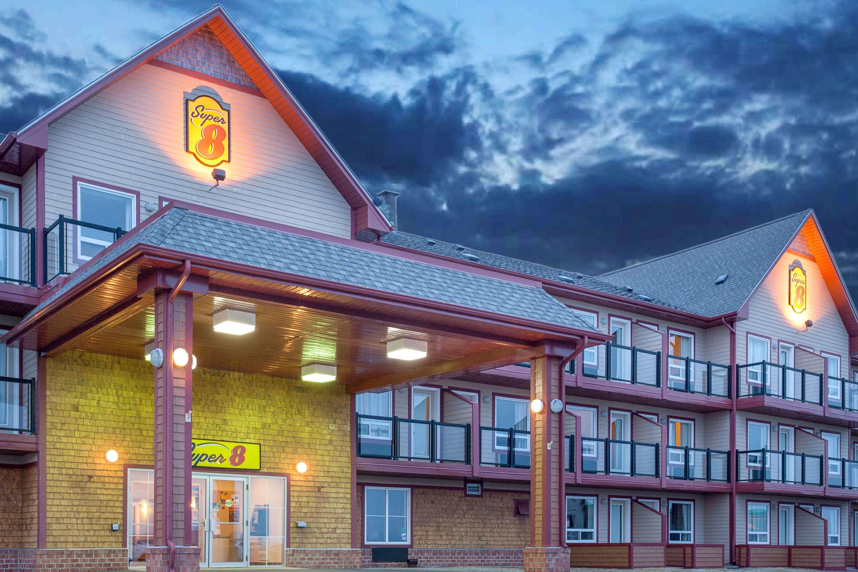 Hotel Super 8 By Wyndham Caraquet Extérieur photo