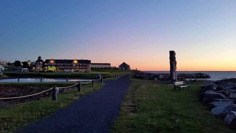 Hotel Super 8 By Wyndham Caraquet Extérieur photo
