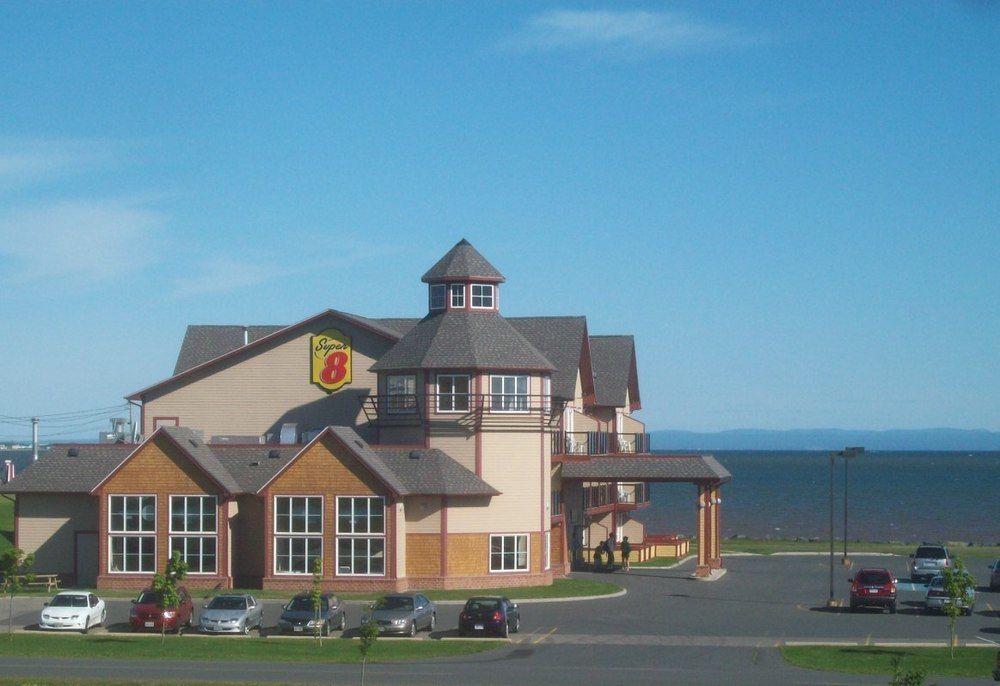 Hotel Super 8 By Wyndham Caraquet Extérieur photo