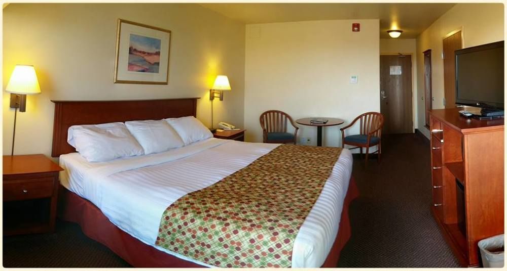 Hotel Super 8 By Wyndham Caraquet Extérieur photo