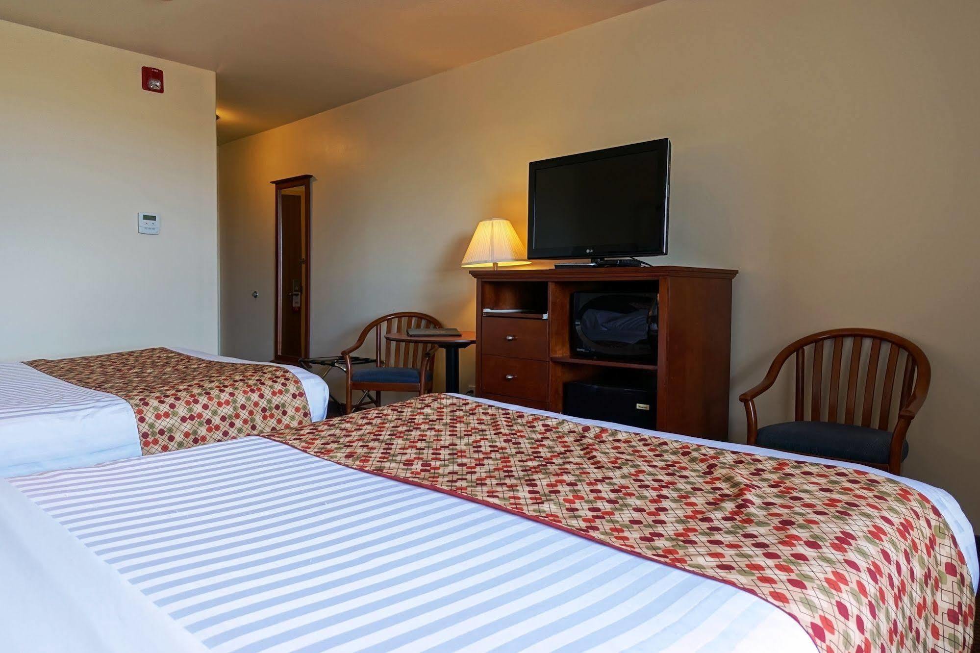 Hotel Super 8 By Wyndham Caraquet Extérieur photo