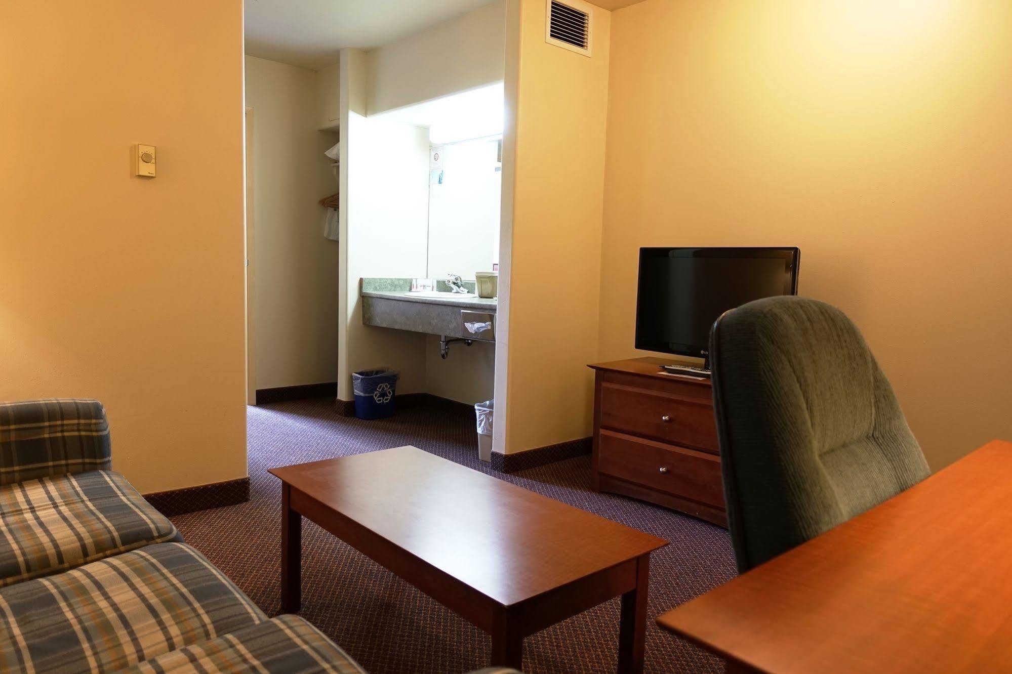 Hotel Super 8 By Wyndham Caraquet Extérieur photo