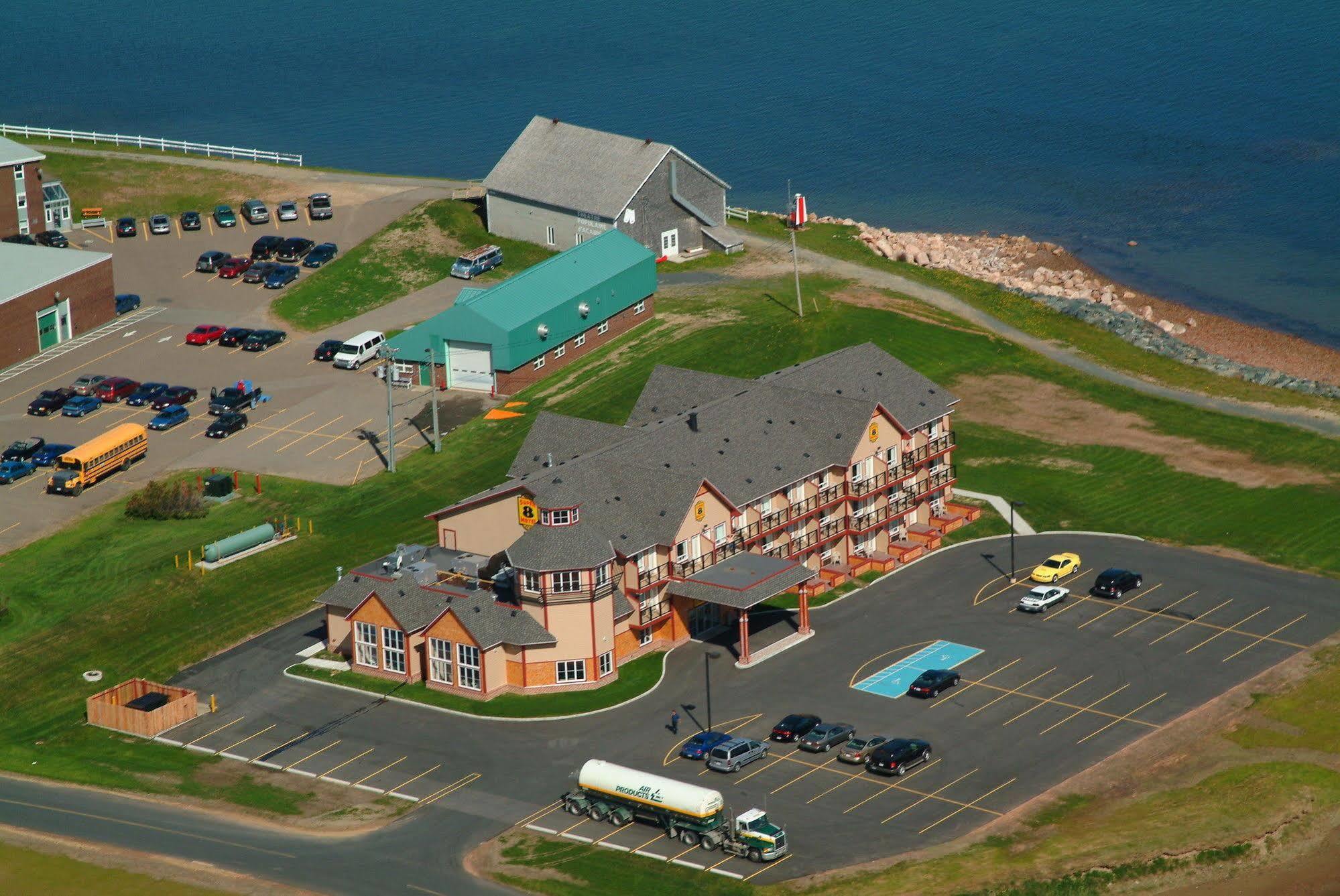 Hotel Super 8 By Wyndham Caraquet Extérieur photo
