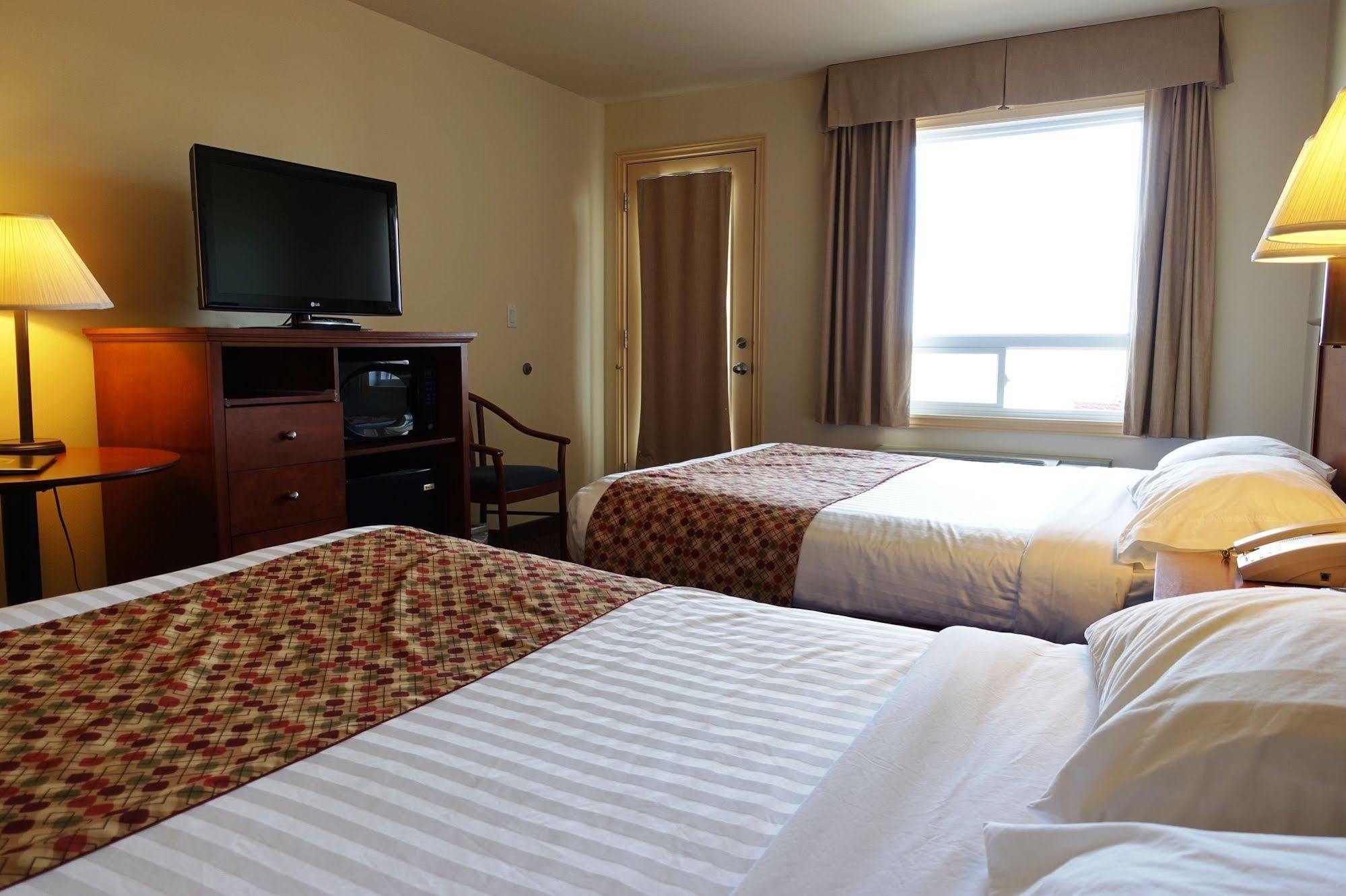 Hotel Super 8 By Wyndham Caraquet Extérieur photo